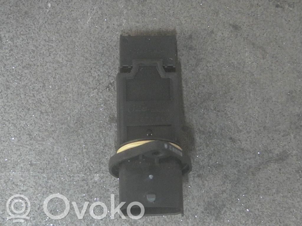 Przepływomierz masowy powietrza MAF   01270018