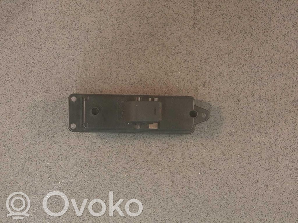Interrupteur commade lève-vitre   GS1D66370
