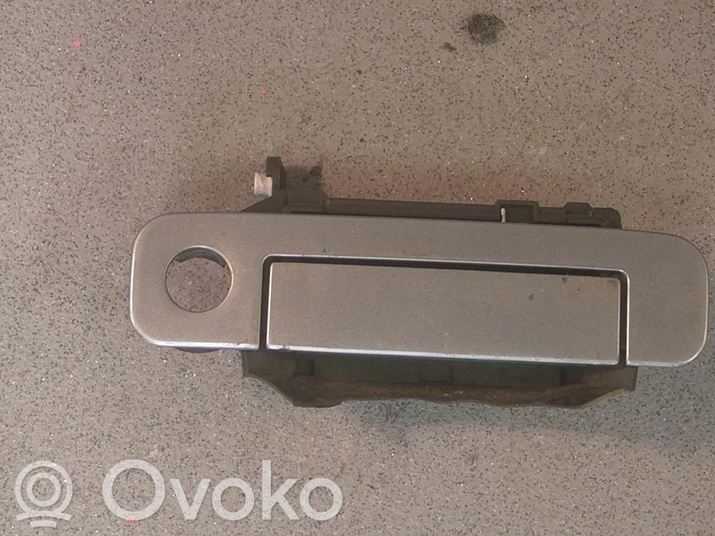 Manecilla externa puerta delantera
