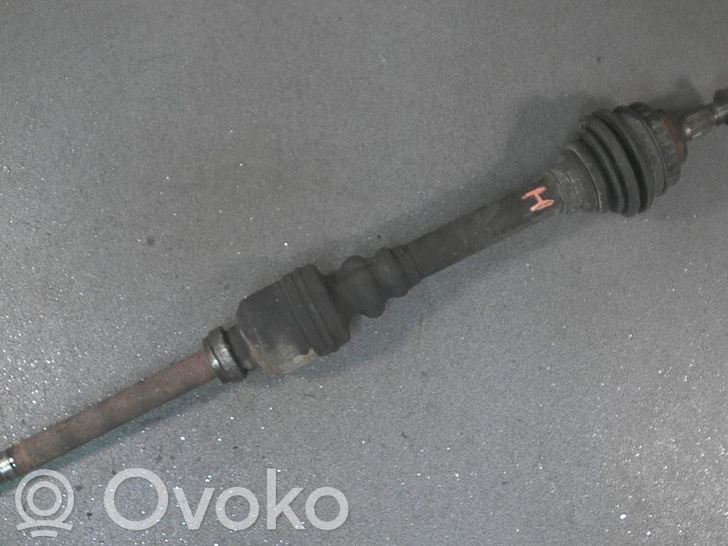 Etuvetoakseli