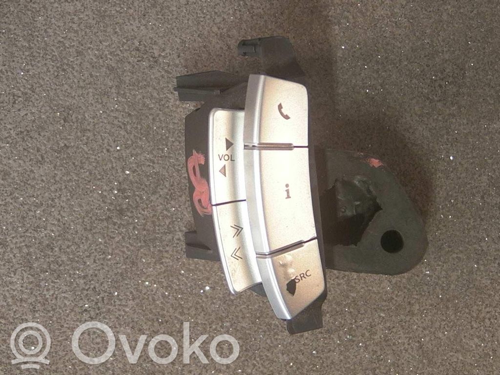 Nissan Primera Wzmacniacz audio 