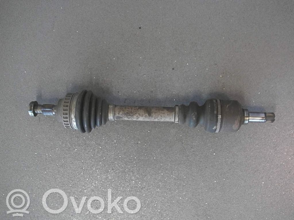 Etuvetoakseli