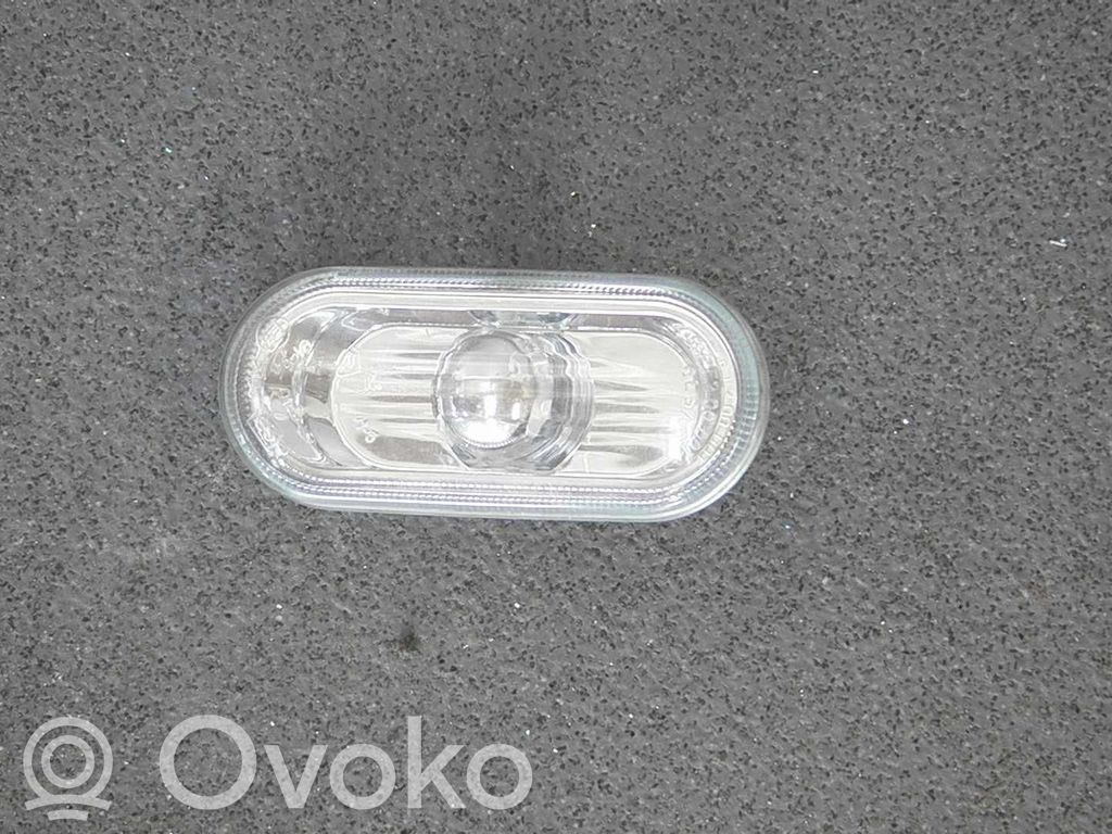 Volkswagen Caddy Front fender indicator light 