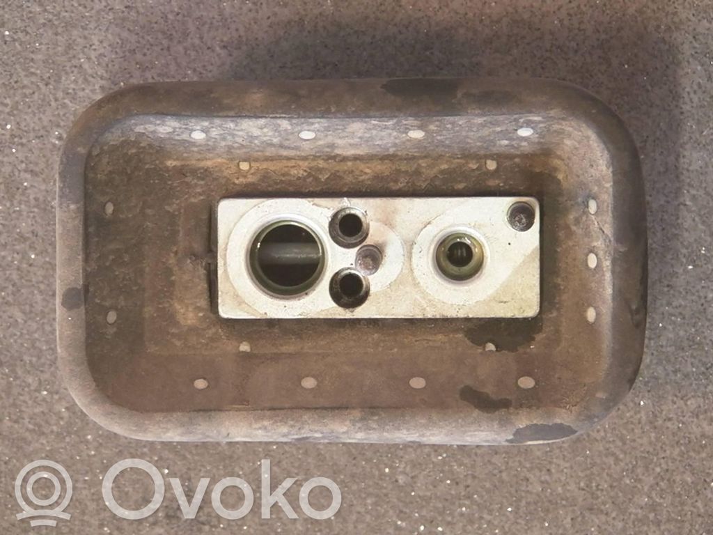 Ilmastointilaitteen putki (A/C)