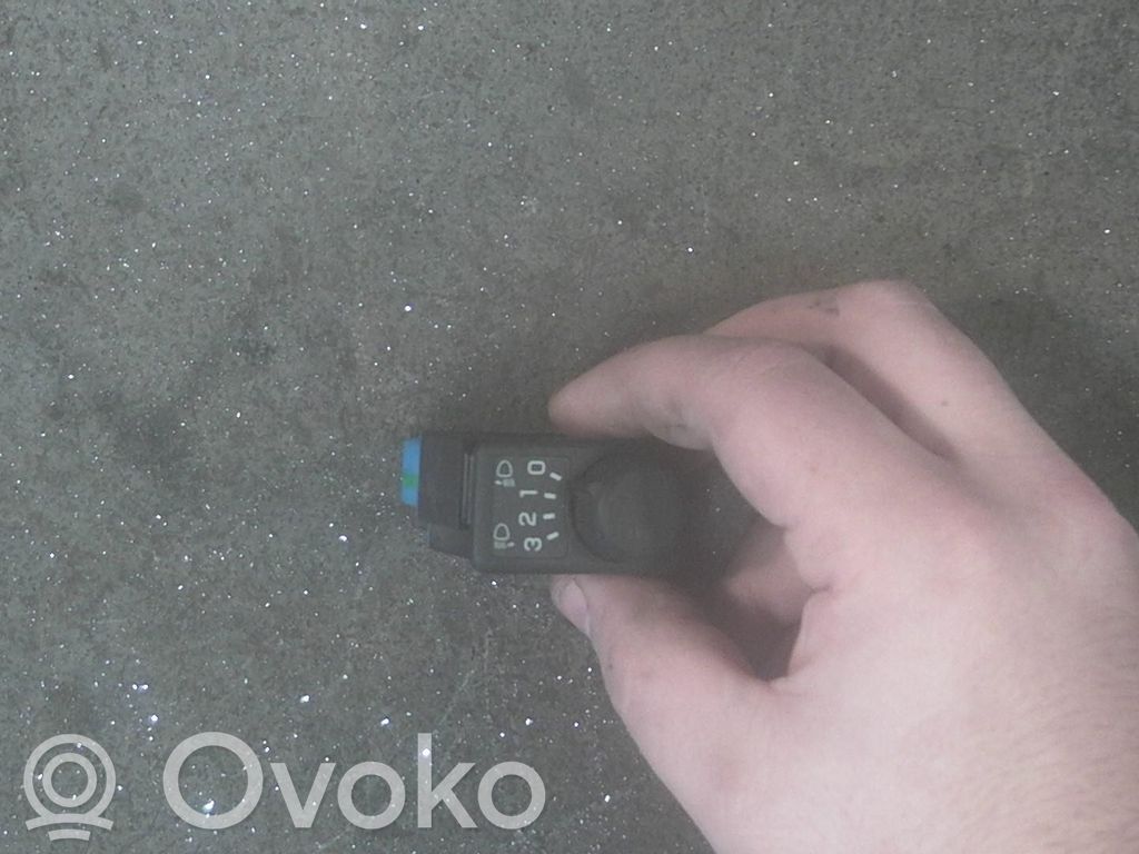 Nissan Primera Przycisk / Pokrętło regulacji świateł 