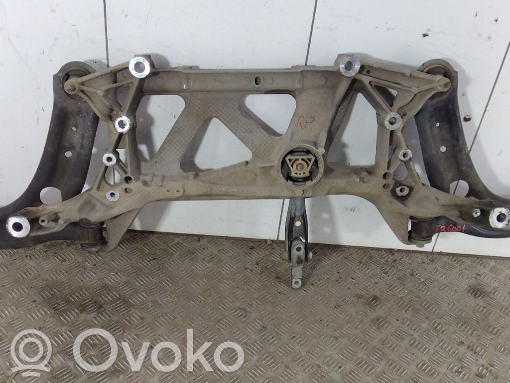 Volkswagen PASSAT B8 Sottotelaio anteriore 