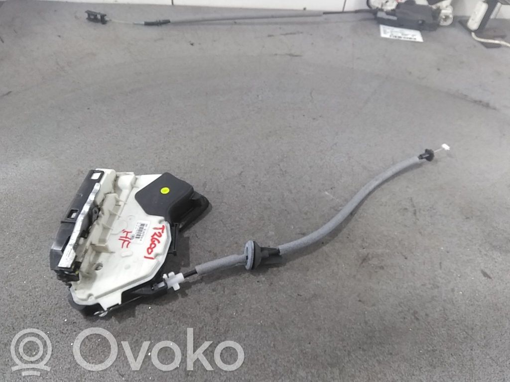 Volkswagen PASSAT B8 Centrālās atslēgas motoriņš 