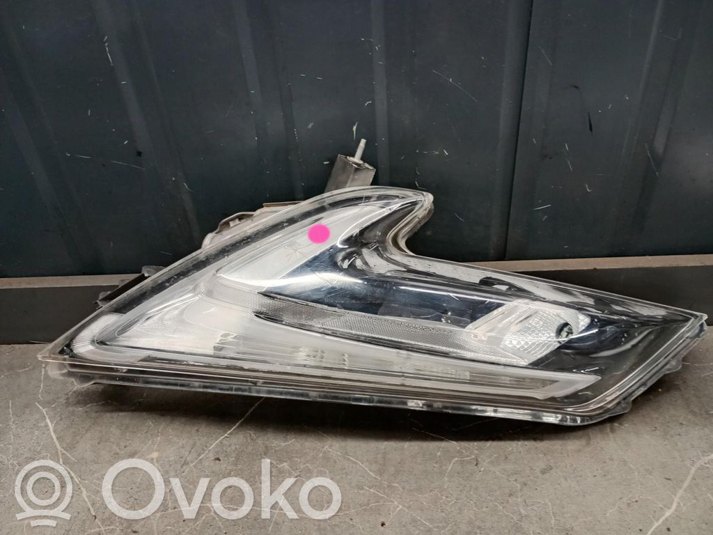 Nissan Juke I F15 Lampa przednia 