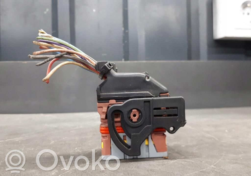 Relay mounting block   860690