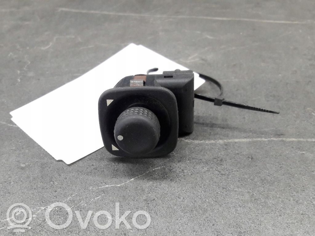 Wing mirror switch   86AG17B676AA