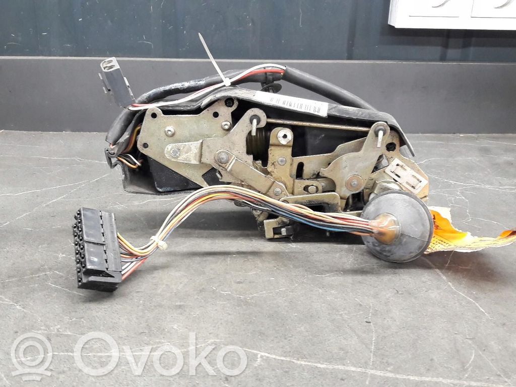 Volvo S40, V40 Priekšpusē slēdzene 