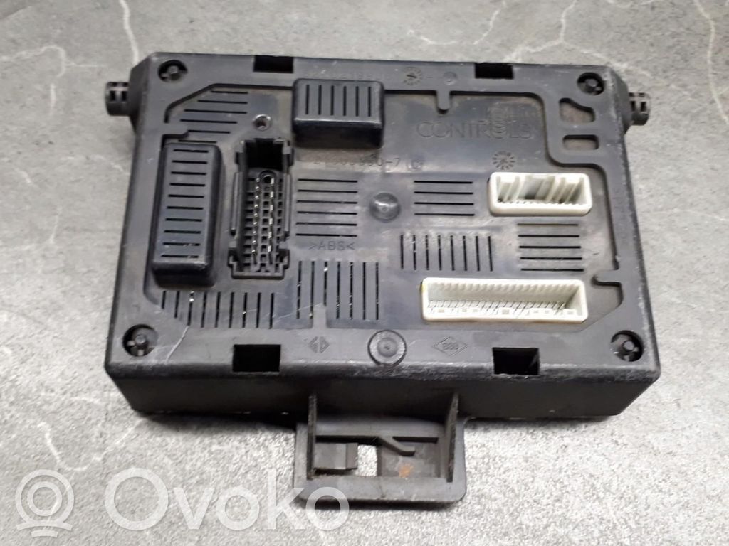 Renault Clio III Module confort 