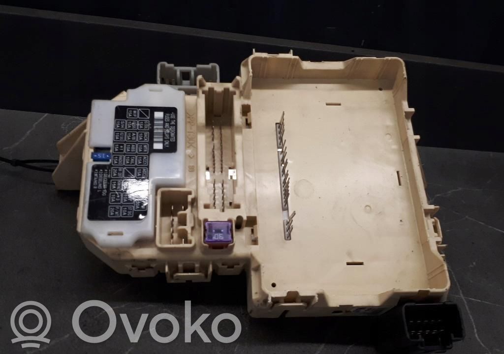 Suzuki Swift II Relay mounting block 
