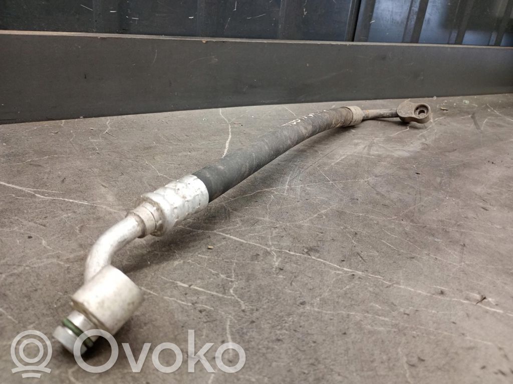 Ilmastointilaitteen putki (A/C)   8364994