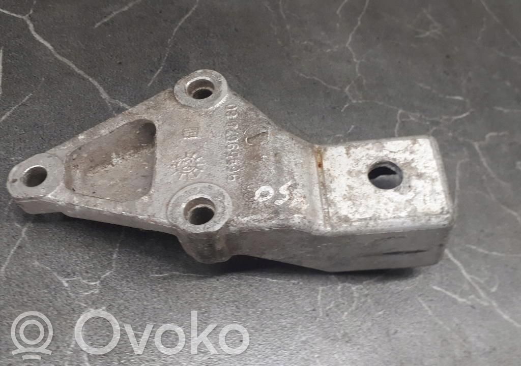 Citroen Berlingo Engine mounting bracket 