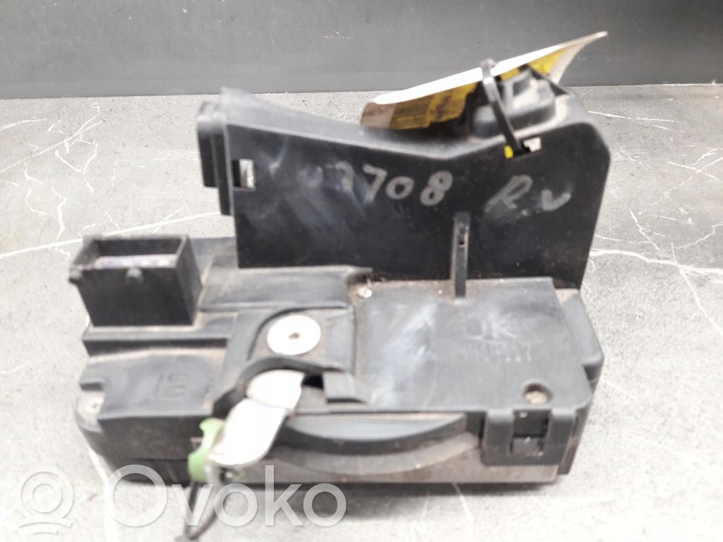Opel Zafira A Priekšpusē slēdzene 