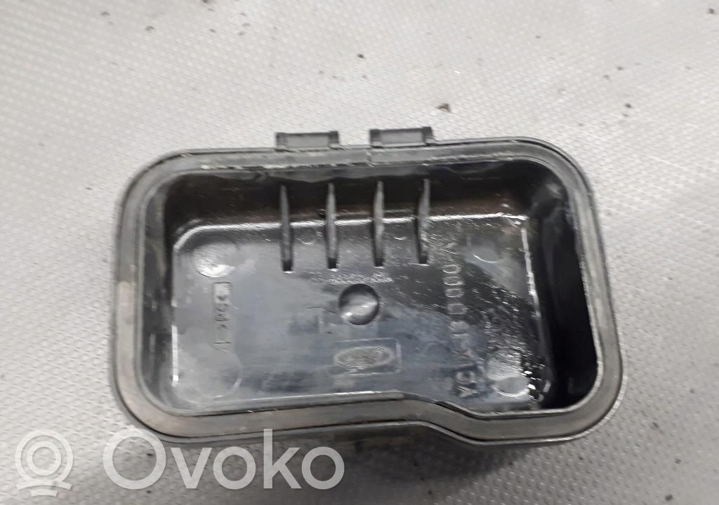 Tapacubos original de rueda   YC1X13D000A