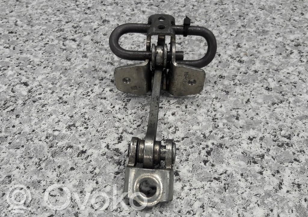 Opel Corsa C Takaoven pidätin 