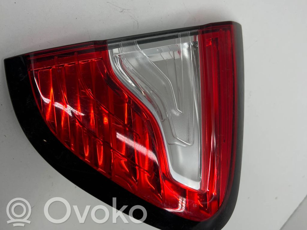 Renault Captur Tailgate rear/tail lights 
