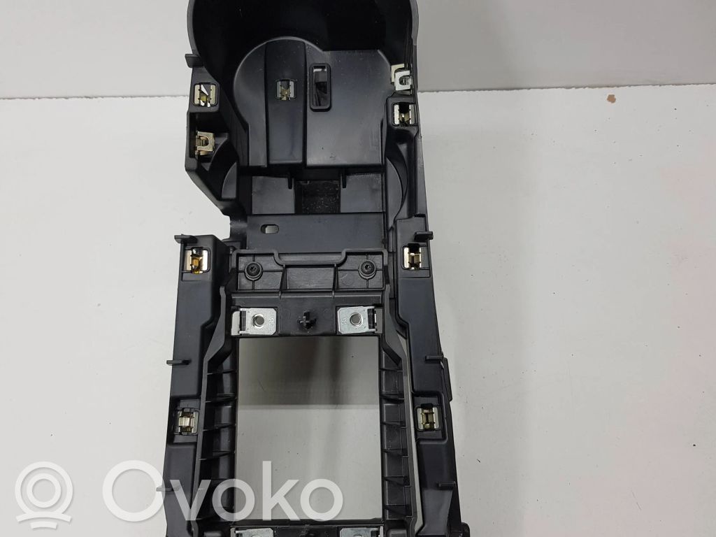 Peugeot 2008 II Otros elementos de la consola central (túnel) 