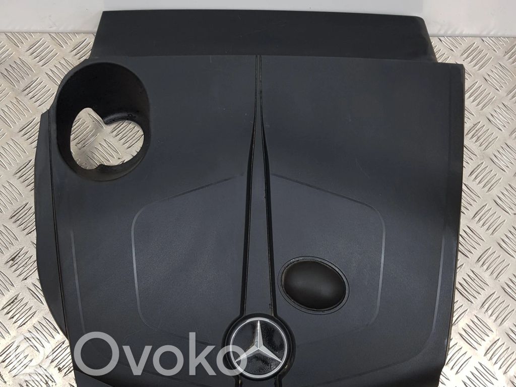 Mercedes-Benz A W176 Osłona górna silnika 