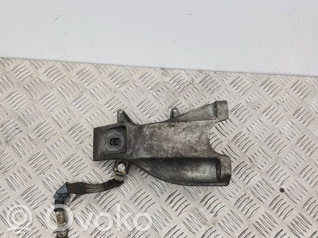 BMW X5 E70 Engine mounting bracket 