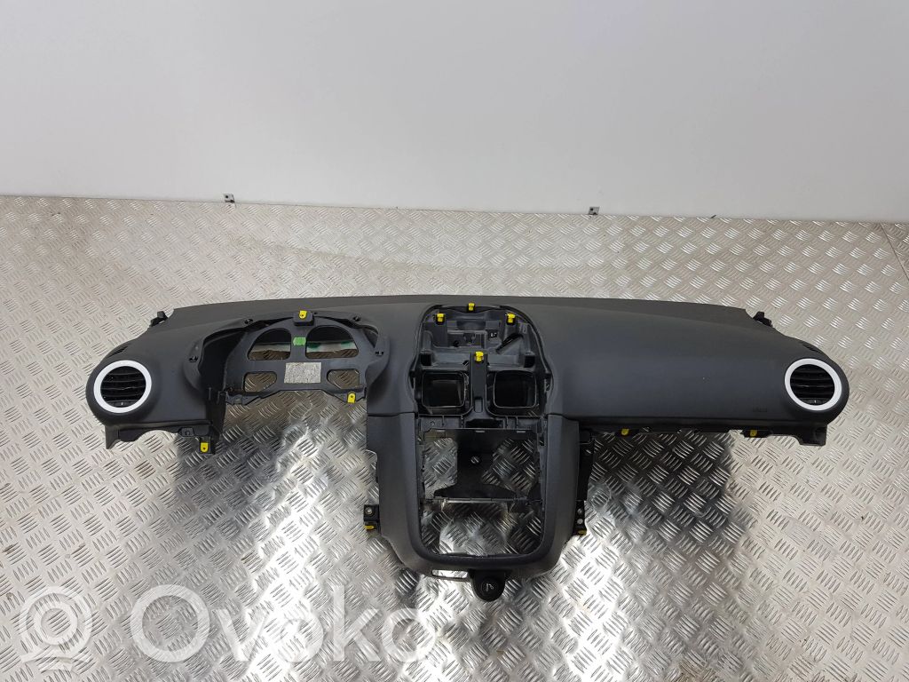 Opel Corsa D Dashboard 