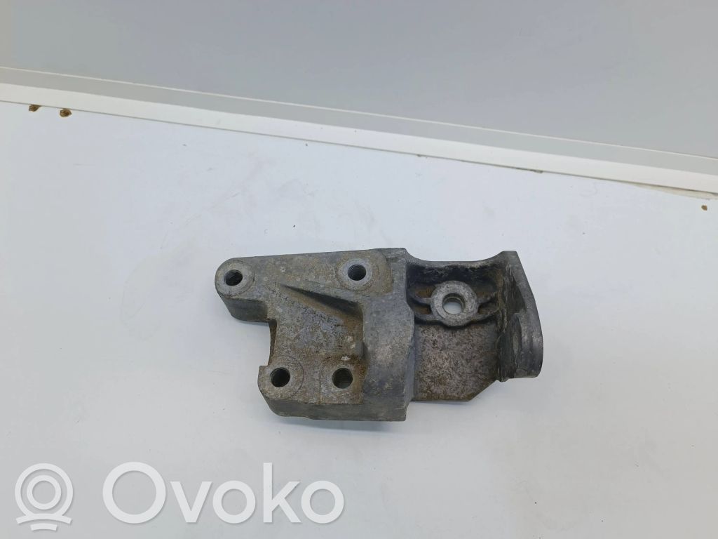 Peugeot 508 Engine mounting bracket 