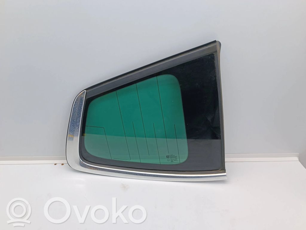 Opel Zafira C Rear side window 