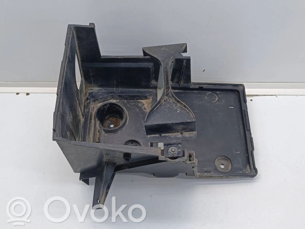 Volvo C30 Akkulaatikon alusta 
