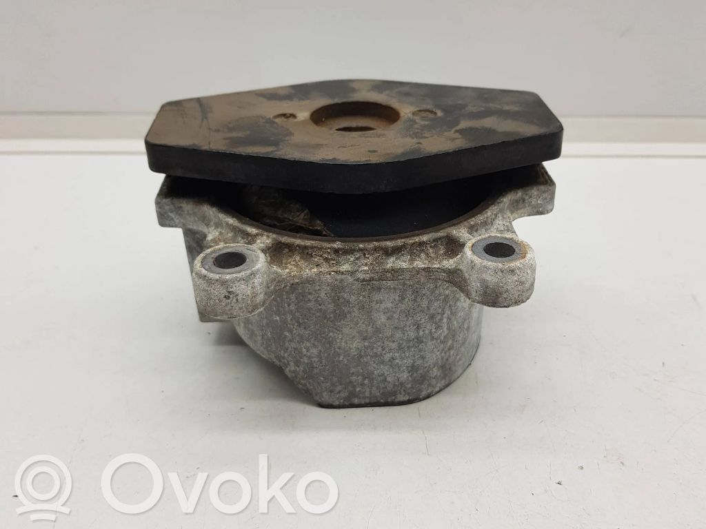 Jaguar I-Pace Engine mount bracket 