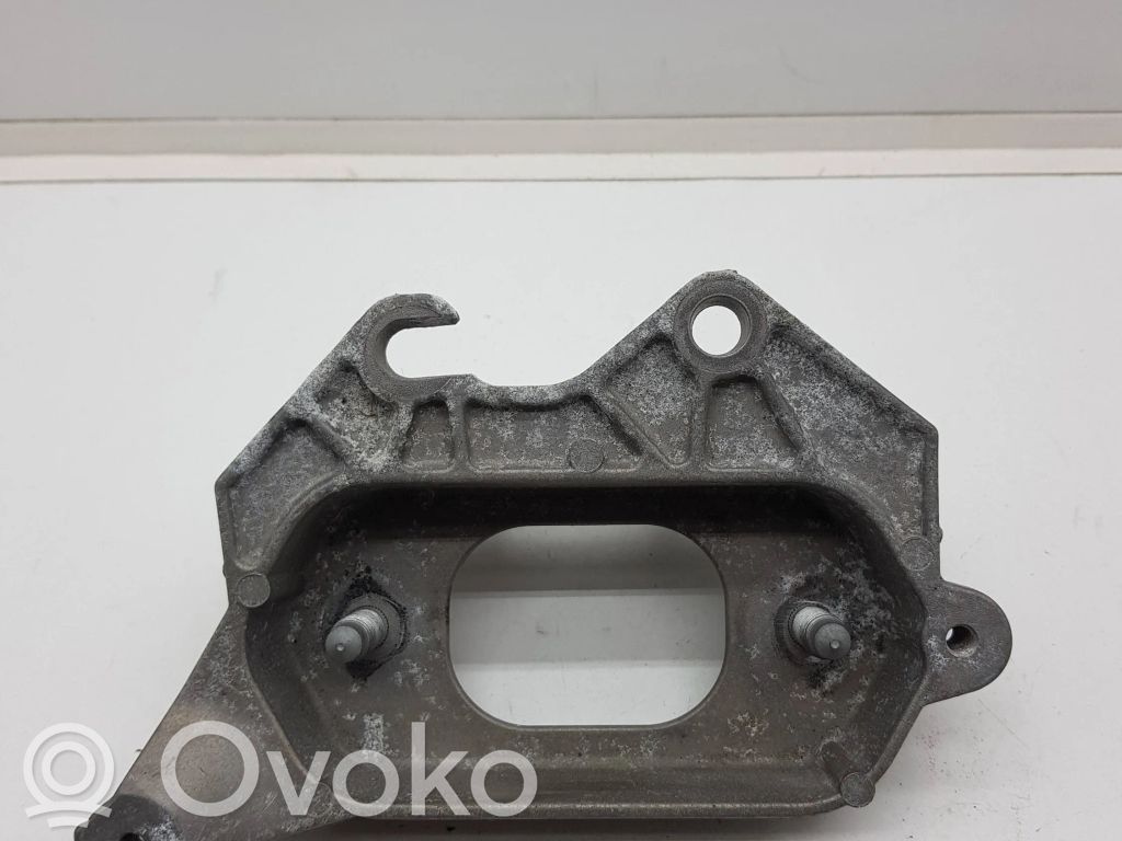 Renault Clio V Engine mount bracket 