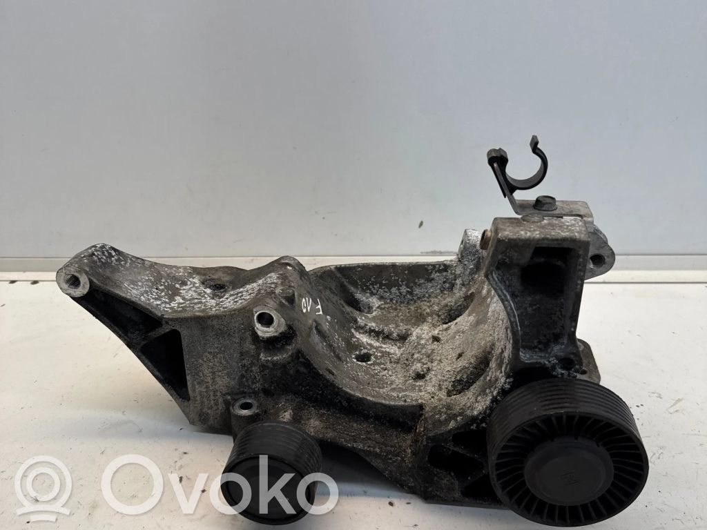BMW 5 F10 F11 Ģeneratora stiprinājums 