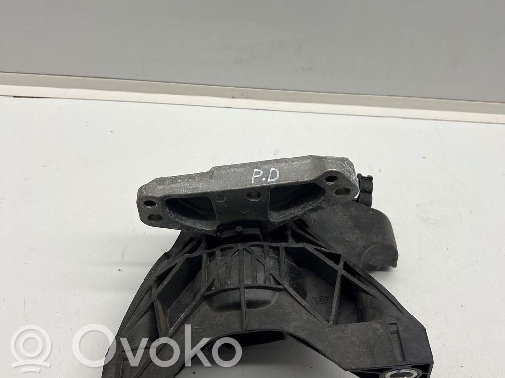 Peugeot 5008 II Engine mount bracket 