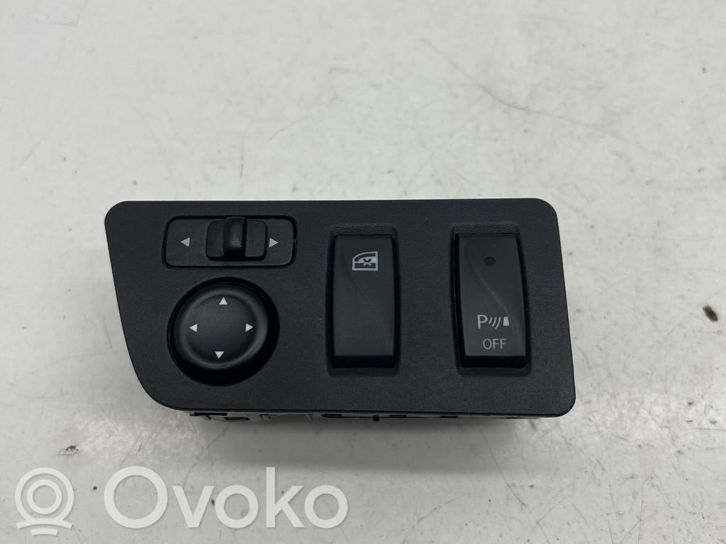 Dacia Spring Wing mirror switch 