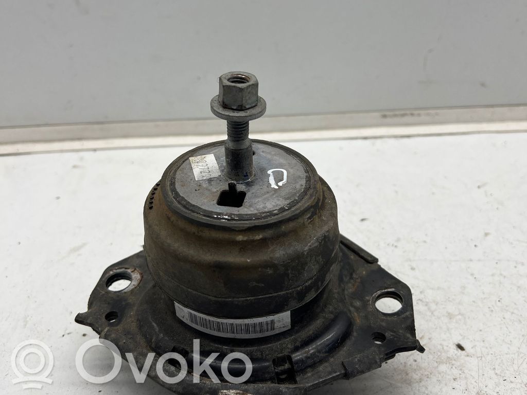 Jeep Grand Cherokee Engine mount bracket 