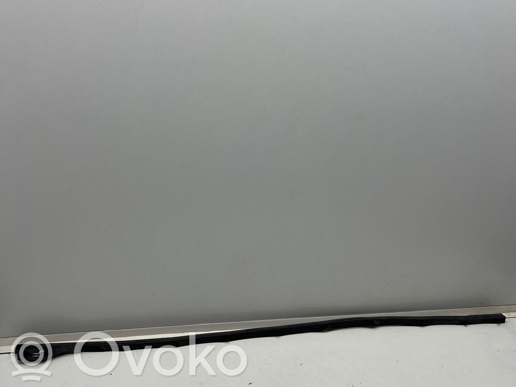 Renault Megane IV Uszczelka drzwi przednich 
