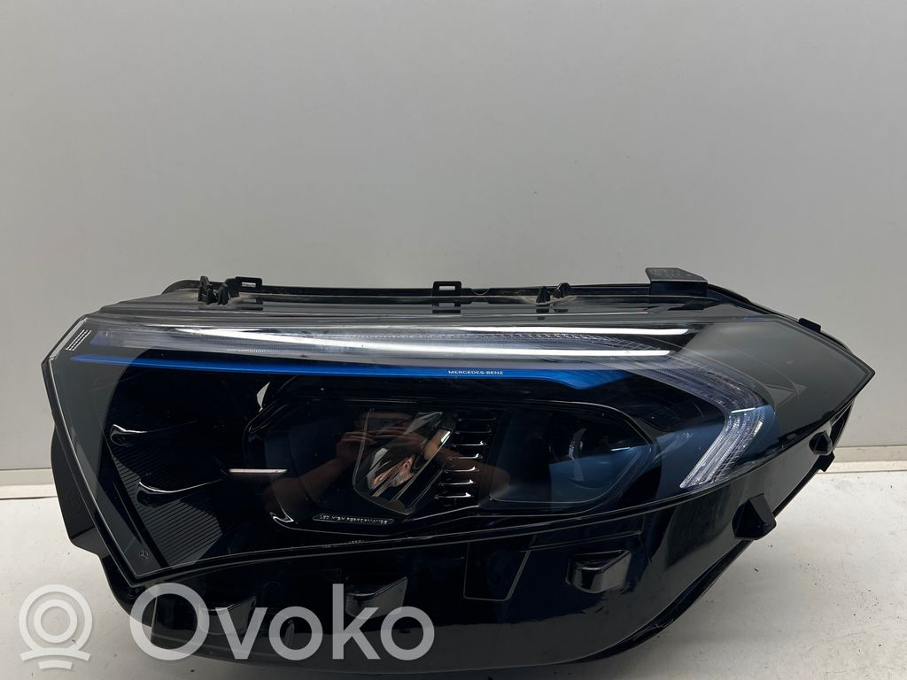 Mercedes-Benz EQA Scheinwerfer 