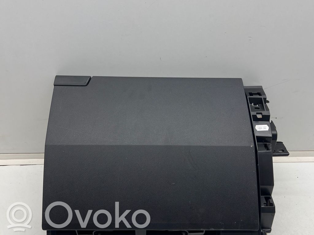Glove box set   00241978,00241980