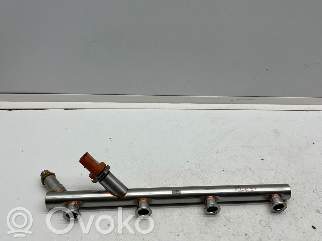 Audi A7 S7 4G Listwa wtryskowa 