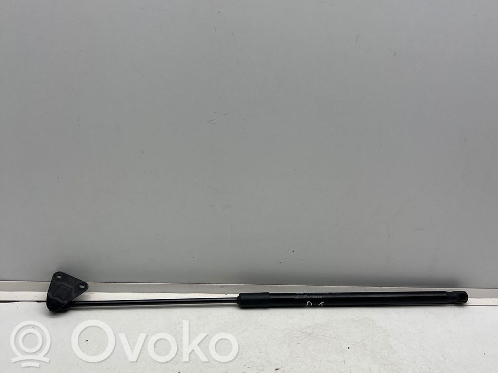 KIA Ceed Takaluukun tuen kaasujousi 