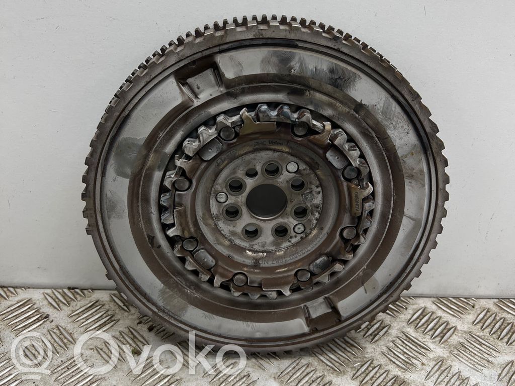 KIA Ceed Kaksoismassavauhtipyörä 