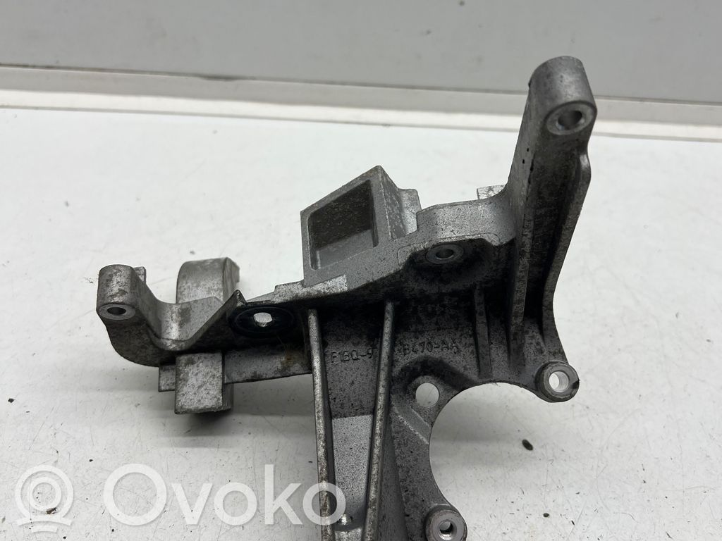Ford Focus Engine mounting bracket 