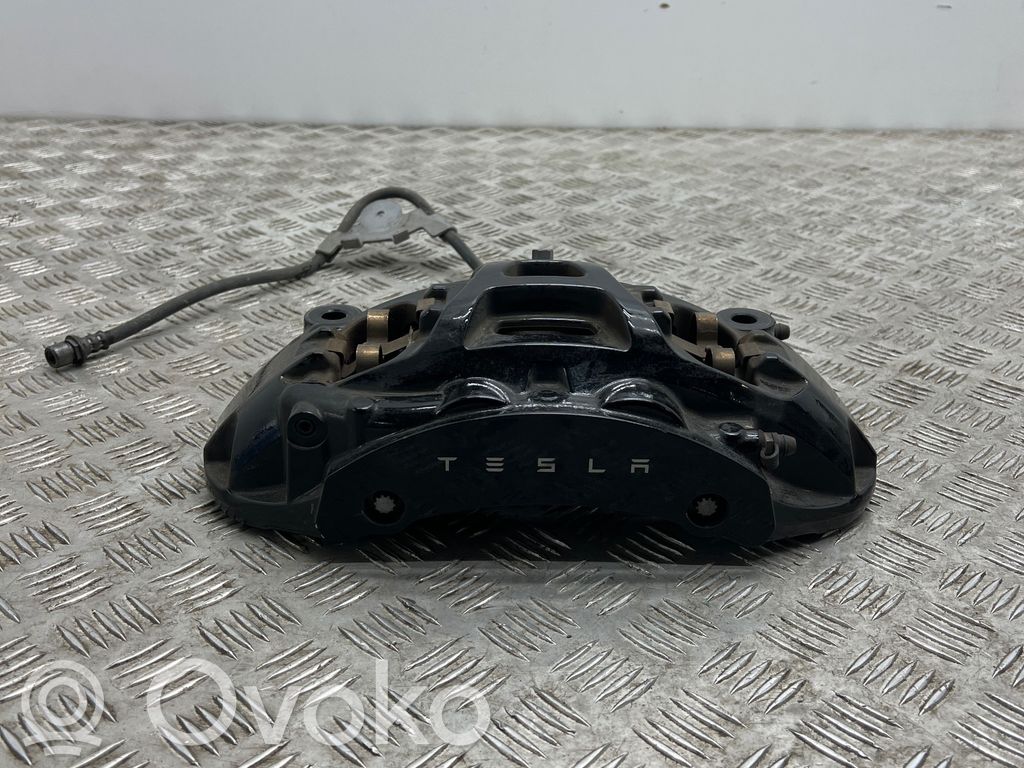 Tesla Model X Etujarrusatula 
