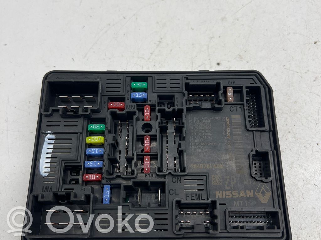 Nissan Juke II F16 Ramka / Moduł bezpieczników 