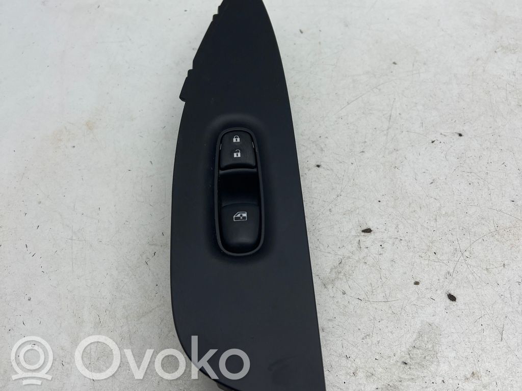 Nissan Qashqai Interruttore di controllo dell’alzacristalli elettrico 