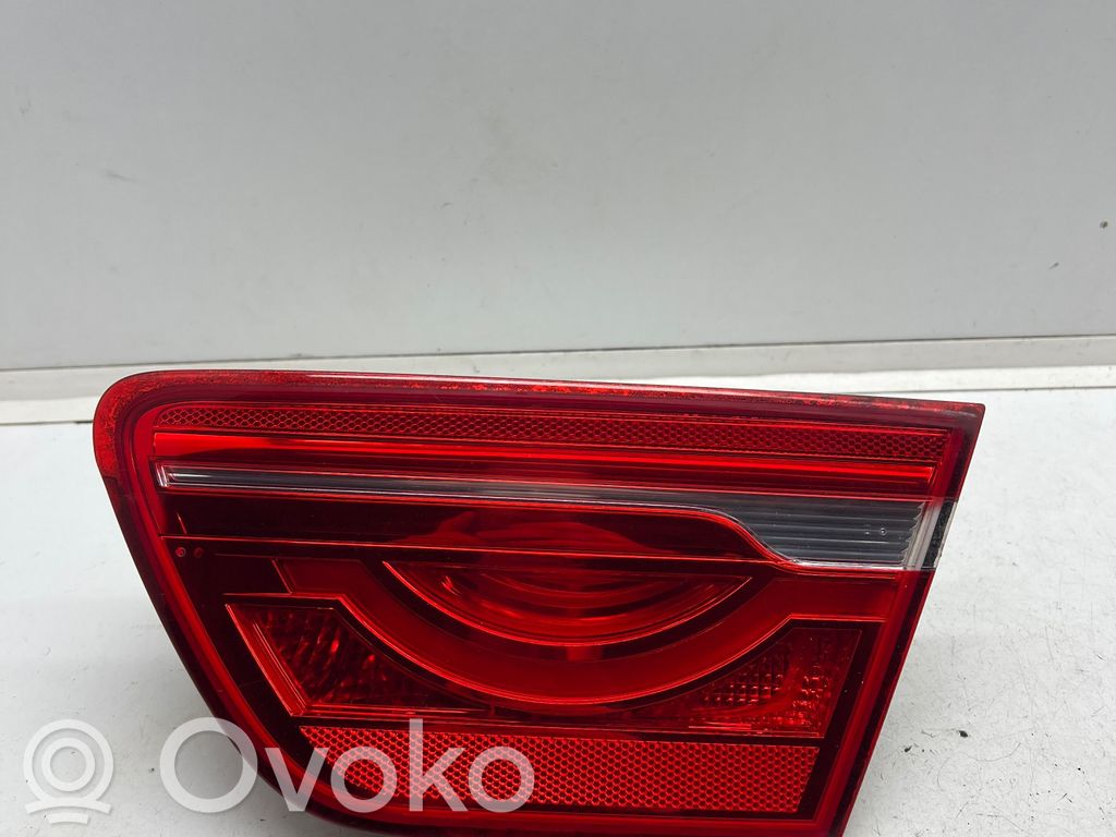 Jaguar XE Lampy tylnej klapy bagażnika 