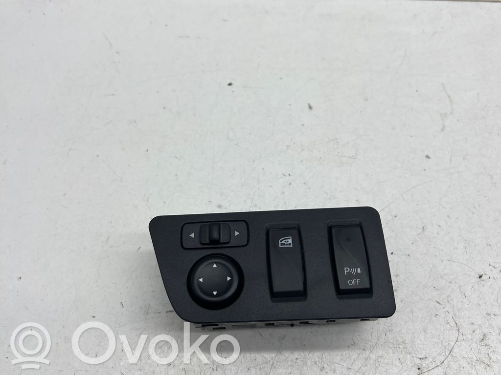 Dacia Spring Wing mirror switch 