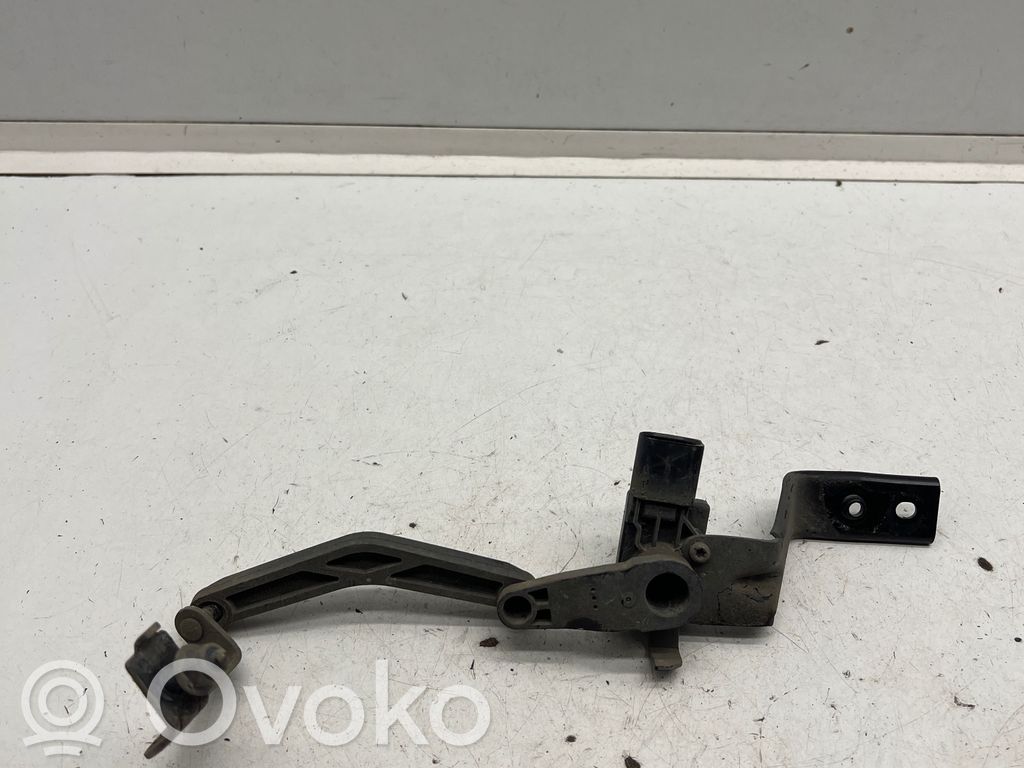 Volkswagen Golf VIII Front height sensor lever 