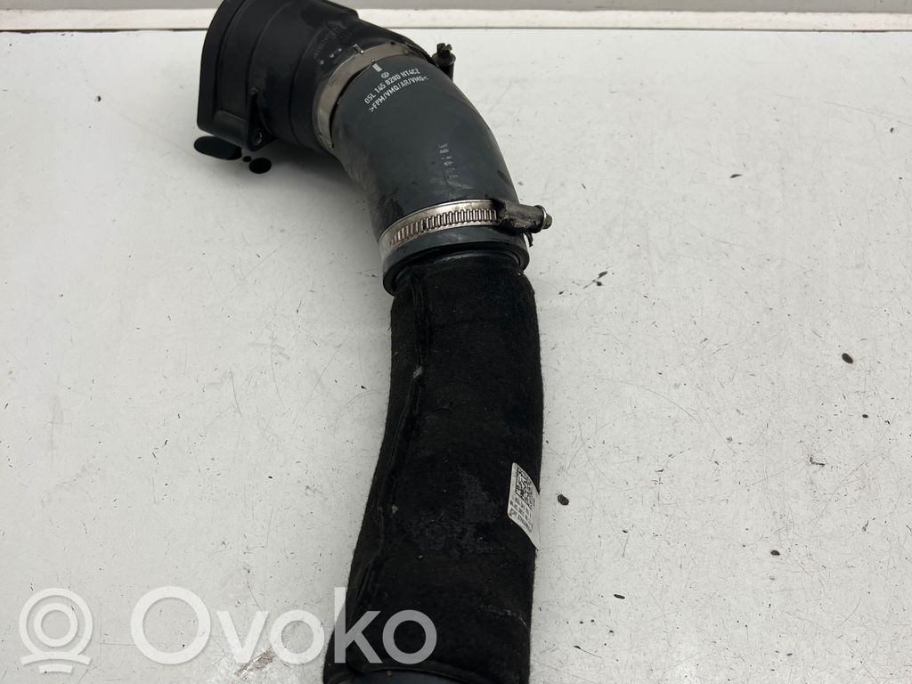 Volkswagen Golf VIII Wąż / Rura intercoolera 
